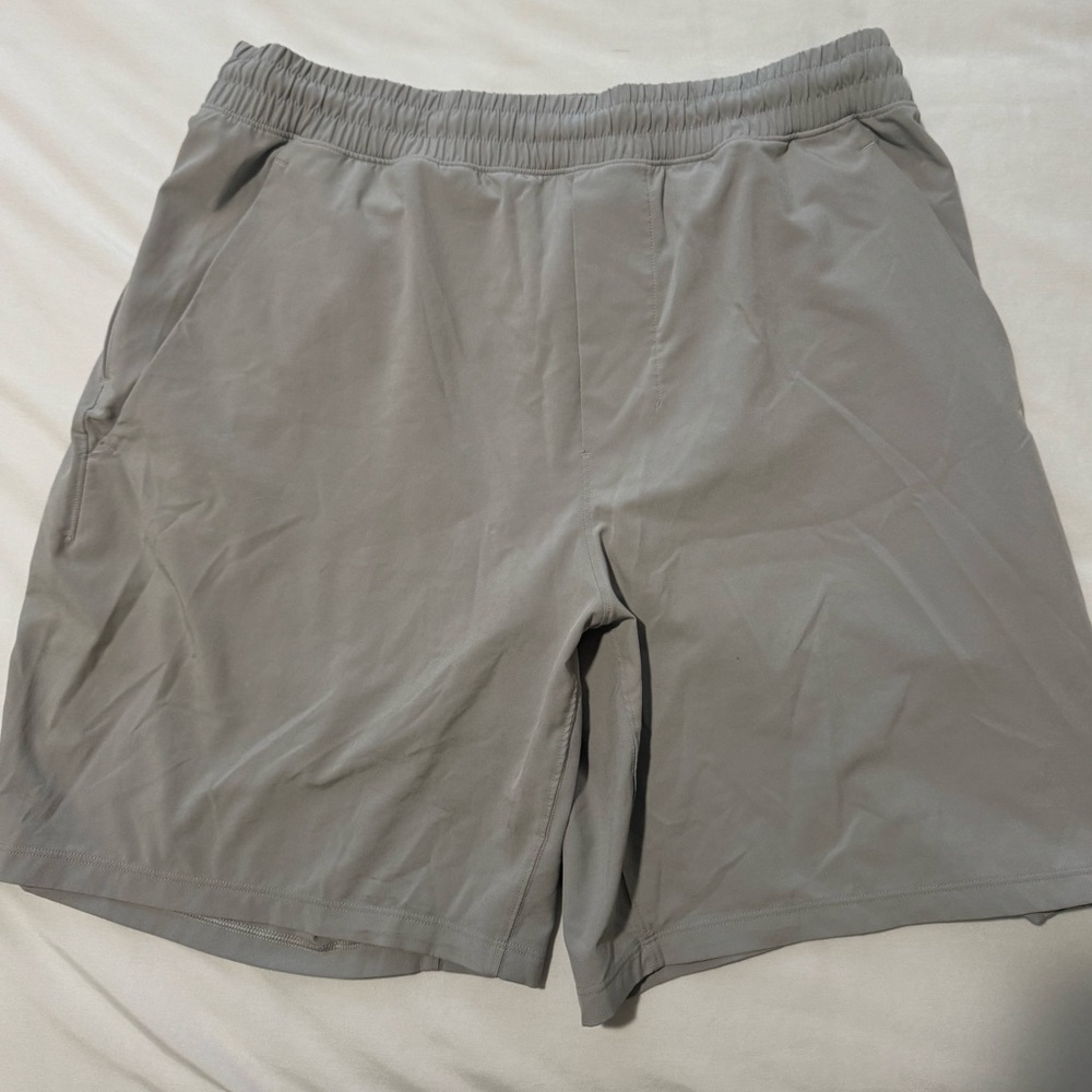 Lululemon Pace Breaker Size M - Slate Gray (7 inseam)